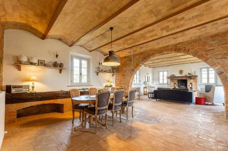 Castiglione del Lago - 4 - 350 mq - € 1.300.000,00