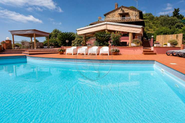 Massarosa - 5 - 325 mq - € 850.000,00