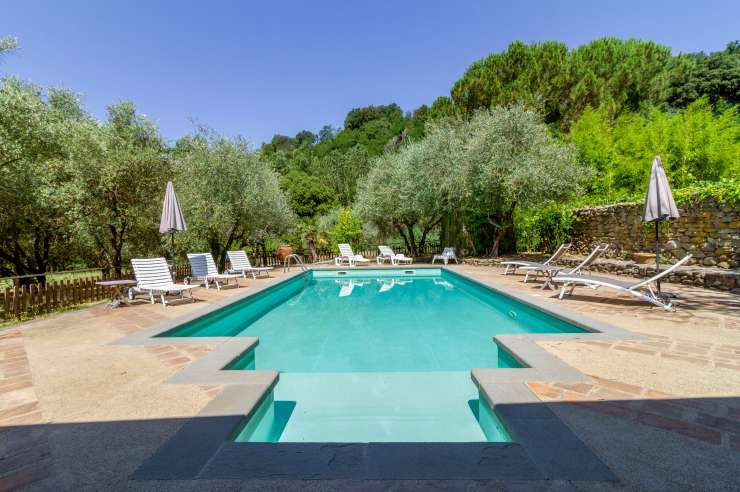 Terranuova Bracciolini - 10 - 870 mq - € 990.000,00