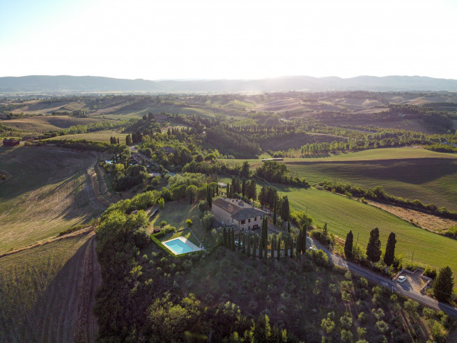 REAL ESTATE: A Monteroni d’Arbia, una vista unica sulle Crete Senesi!!