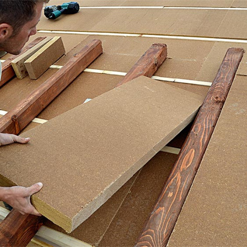 Il tuo tetto, un caldo abbraccio: scopri l'isolamento in fibra di legno