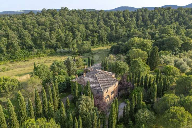 Sinalunga - 10 - 675 mq - € 1.200.000,00
