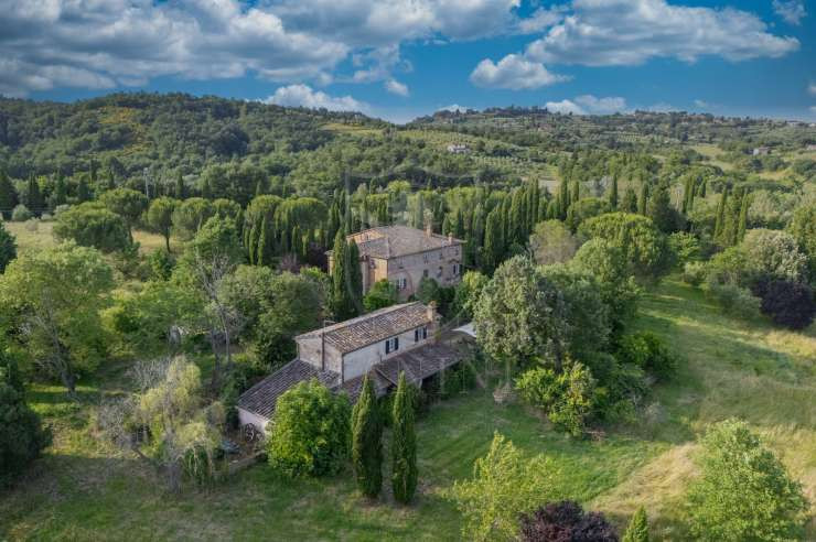 Sinalunga - 10 - 675 mq - € 1.200.000,00