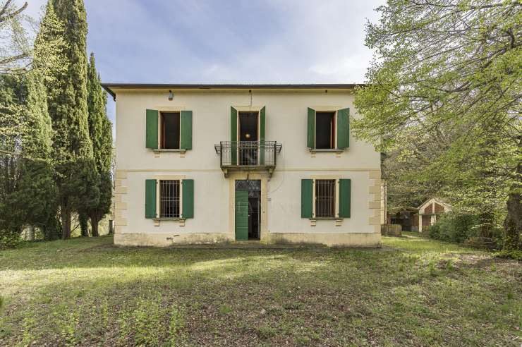 Arezzo - 7 - 550 mq - € 499.000,00