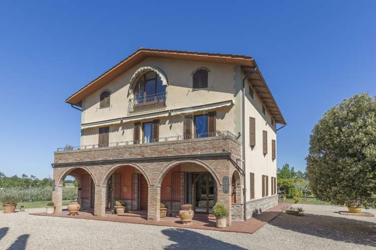 Cortona - 10 - 1000 mq - € 2.200.000,00