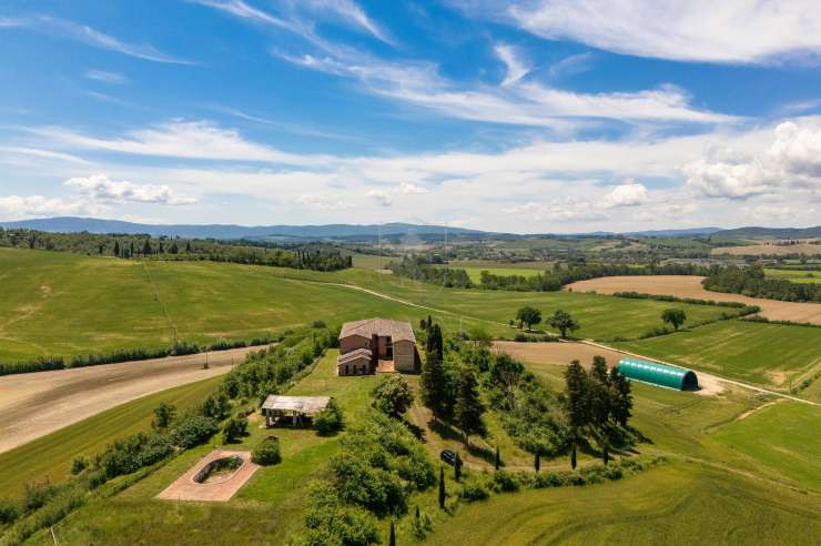Buonconvento - 8 - 1100 mq - € 1.100.000,00
