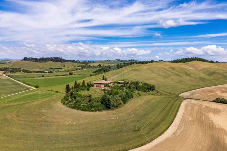 Buonconvento - 8 - 1100 mq - € 1.100.000,00