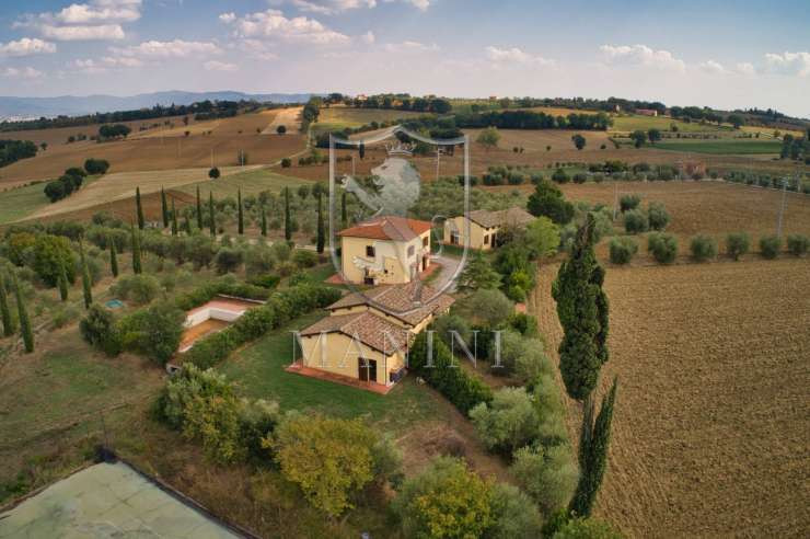 Cortona - 11 - 700 mq - € 890.000,00