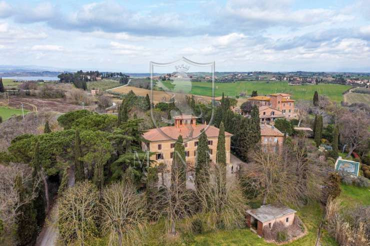 Castiglione del Lago - 12 - 1000 mq - € 850.000,00