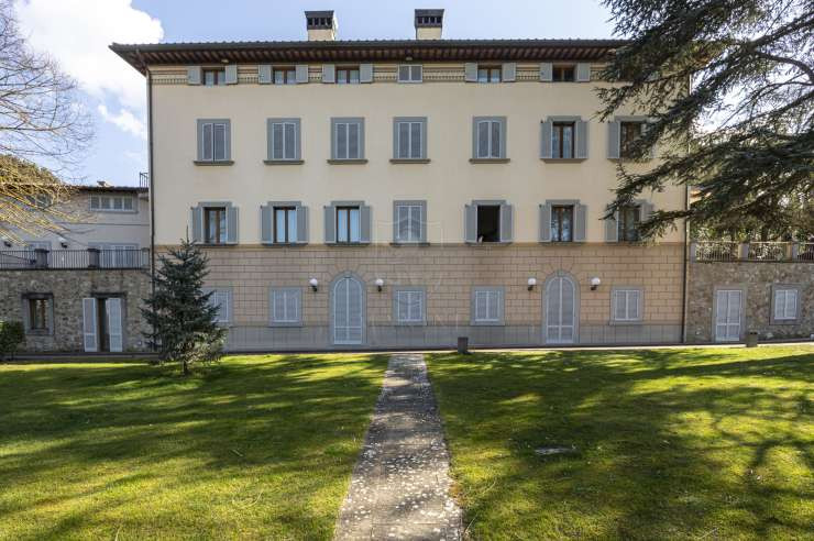 Arezzo - 15 - 2000 mq - € 5.000.000,00