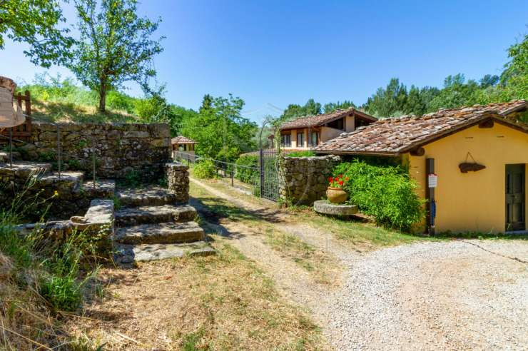 Terranuova Bracciolini - 10 - 870 mq - € 990.000,00