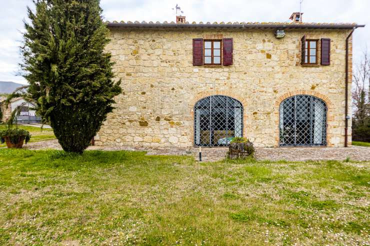 Sarteano - 4 - 350 mq - € 700.000,00