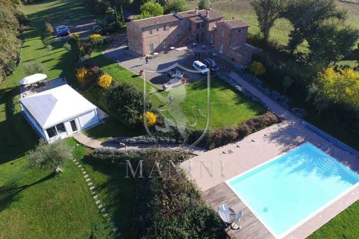 Foiano della Chiana - 10 - 1000 mq - € 1.900.000,00