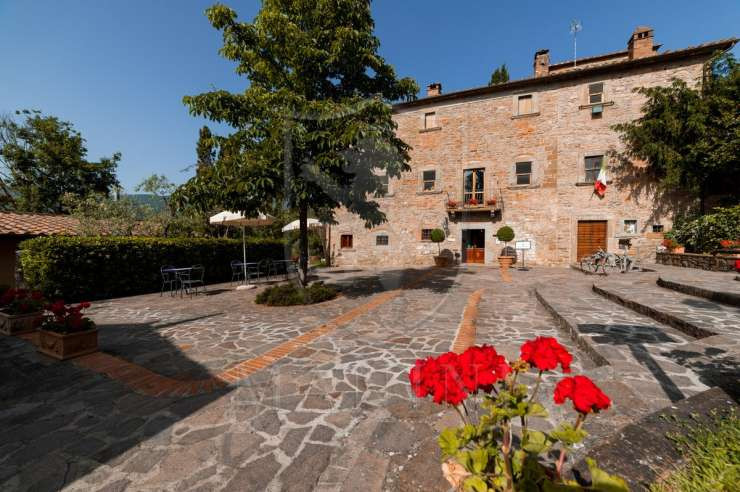 Cortona - 12 - 1160 mq - € 2.490.000,00